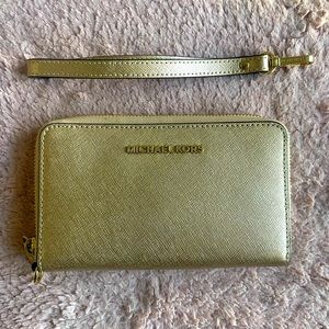 EUC Michael Kors Metallic Gold Leather Wrist Wallet - Detachable Wrist Strap